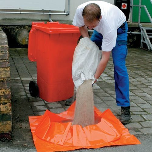 Tapa de alcantarillado DENIOS de polietileno con adhesivo y 3 sacos de arena vacíos en contenedor rodante, 201-660
