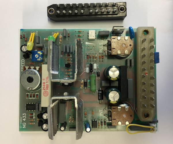 ELMAG Elektronik NG433 (sucesor de WEL 4-3) para MIG MASTER/EXPERT/PROFI 2000 con 3 potenciómetros y enchufe central, 9104008