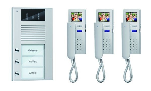 Video del sistema de control de puerta TCS: paquete AP para 3 unidades residenciales, con estación de puerta principal AVD 3 botones de timbre, 3x videoportero IVH3222, control, PVE1530-0010