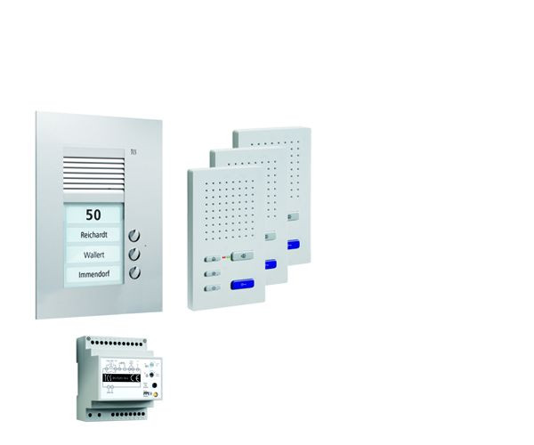 Sistema de control de puerta TCS audio: pack UP para 3 unidades residenciales, con placa exterior PUK 3 botones de timbre, 3 altavoces manos libres ISW3030, unidad de control BVS20, PPUF03-EN / 02