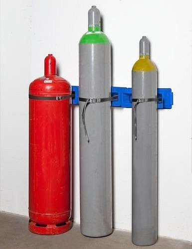 Soporte de pared para botellas de gas DENIOS WH 3-P universal de polietileno (PE), para 3 botellas (máx. Ø 320 mm), 241-361